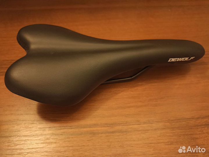 Седло для велосипеда бренда Dewolf