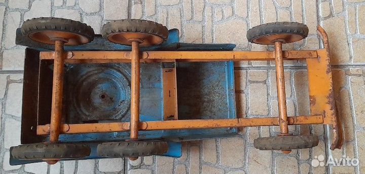 Машинка жесть грузовик кран низ машины СССР