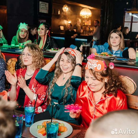 Ведущая антиквизов,выпускных