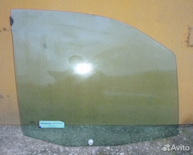 Пежо Эксперт 2000 г стекло передней правой двери