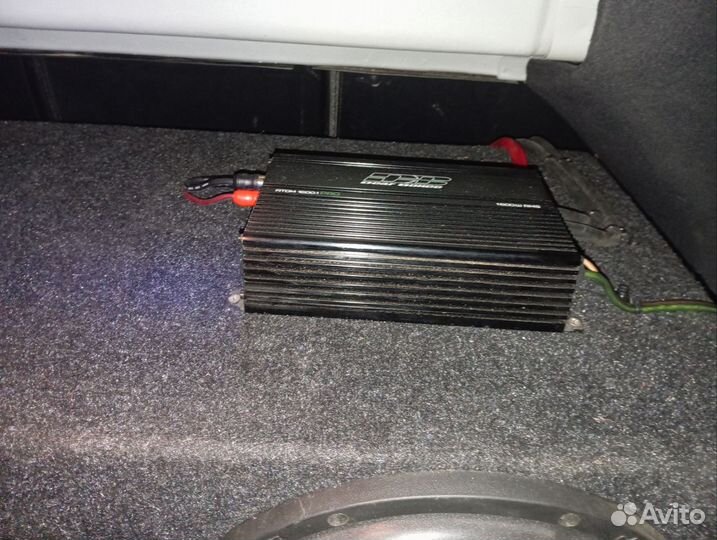 Сабвуфер и усилитель в машину