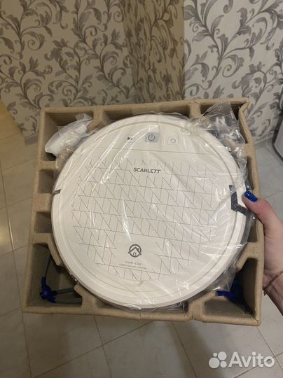 Робот-пылесос scarlett