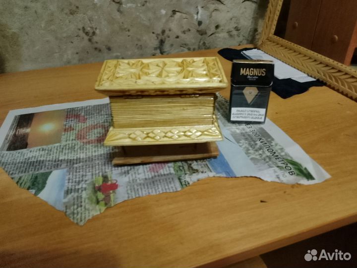 Шкатулка резная ручной работы