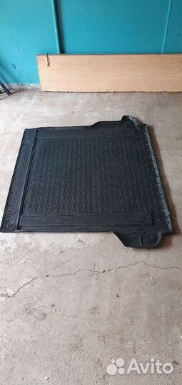 Резиновый коврик prado 150