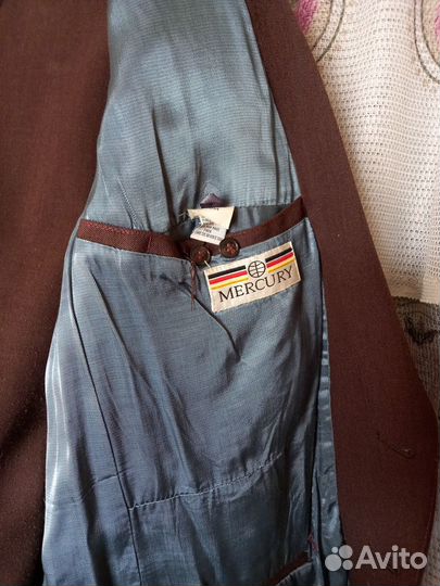 Продаю костюмы