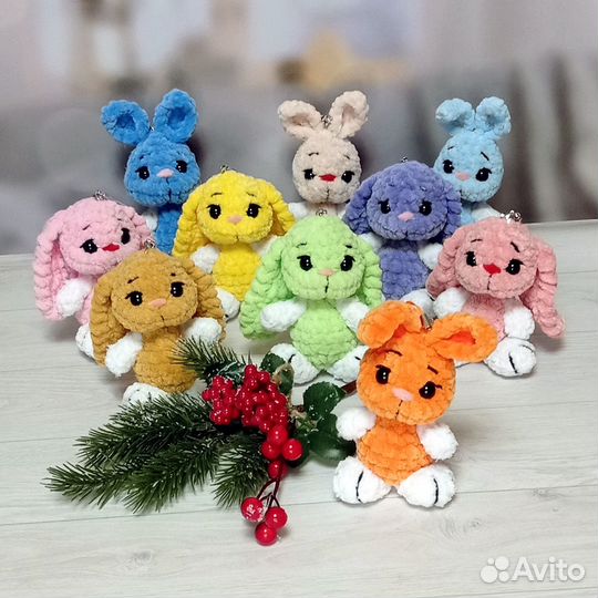 Вязаная игрушка-брелок
