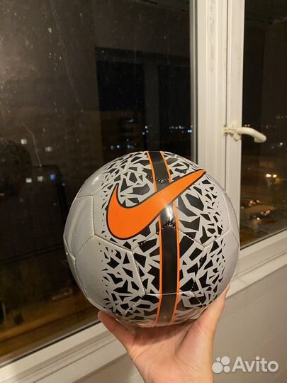 Футбольные мячи