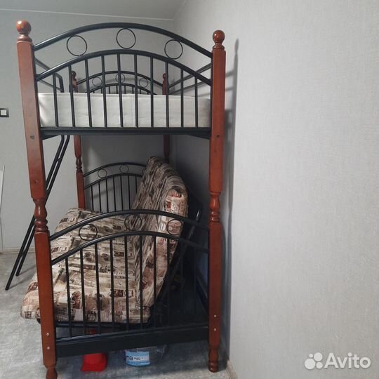 Двухъярусная кровать