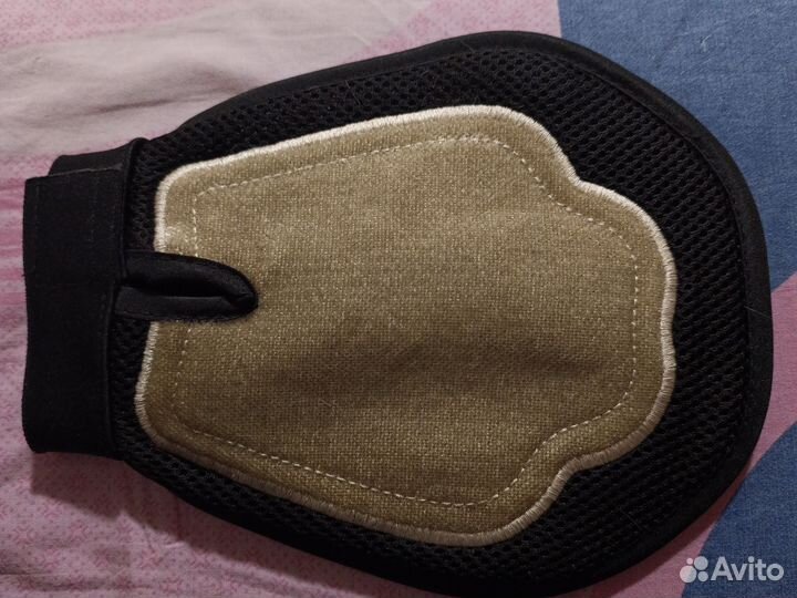 Перчатка для вычесывания шерсти Rurri