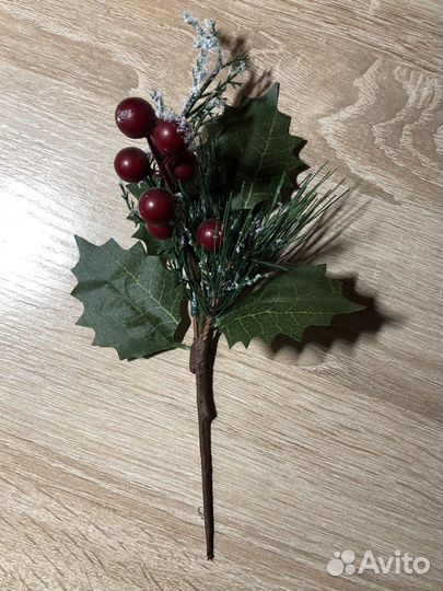 Веточка ягод для декора букет