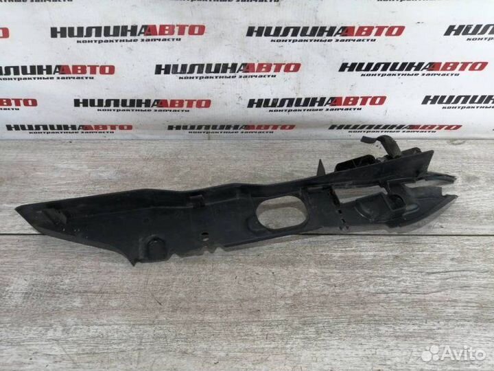 Накладка петли капота правая Ford Focus 2 1.6 2008