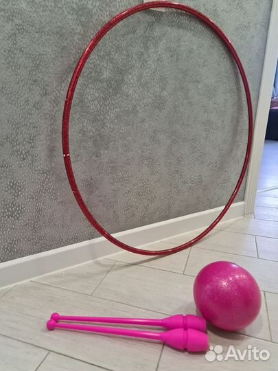 Обруч с чехлом, мяч и булавы