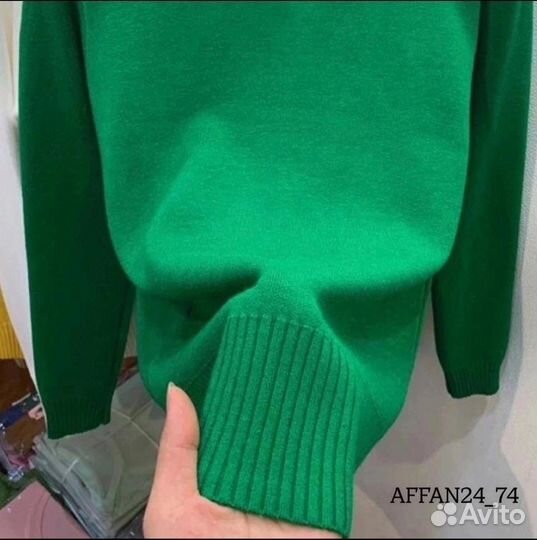 Новый свитер шерстяной женский с горлом