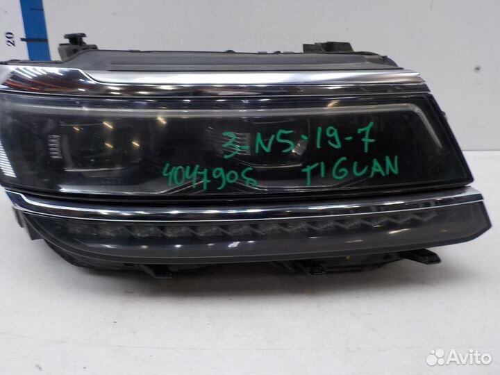 Фара правая Volkswagen Tiguan