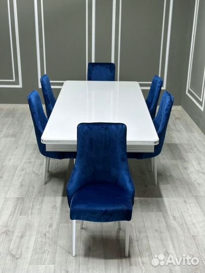 В наличии стол