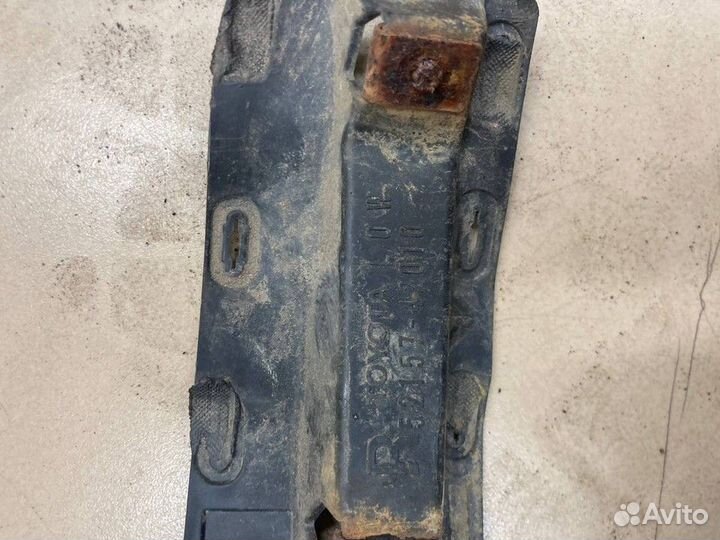 Крепление заднего бампера правое Toyota RAV4