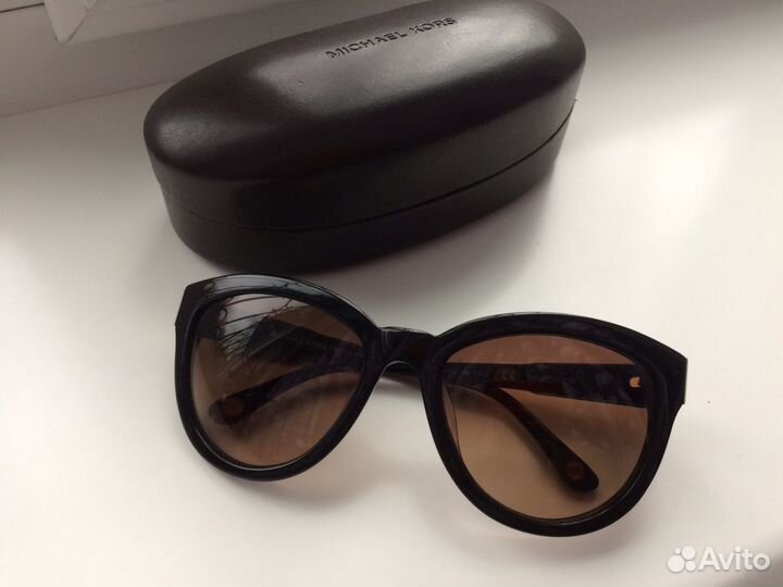 Солнечные очки Michael Kors