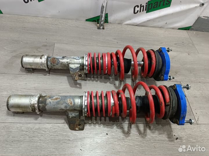 Пара передних стоек для Skoda Octavia A5