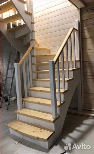 Лестница деревянная