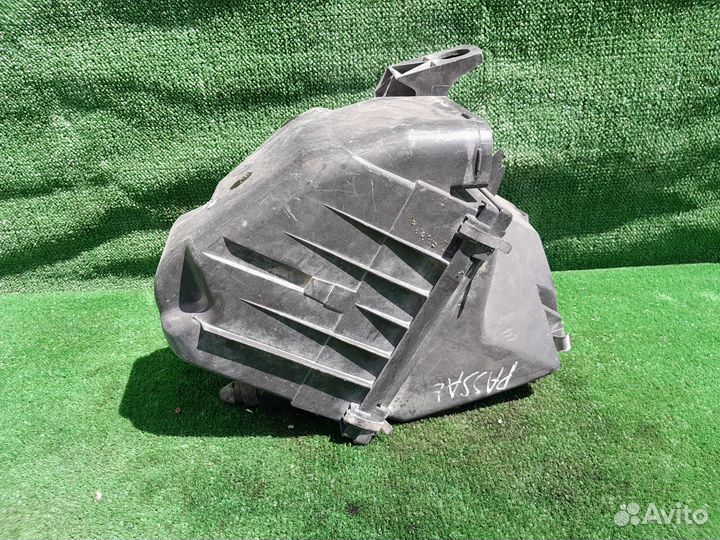 Корпус воздушного фильтра Volkswagen Passat