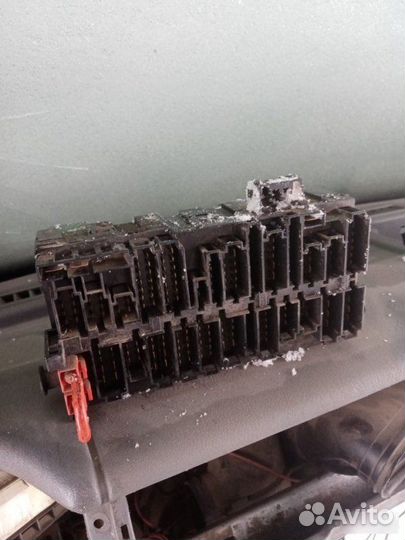 Блок предохранителей Volkswagen Transporter T4