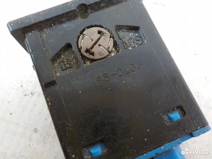 Кнопка обогрева сидений Toyota Corolla (E120) 200