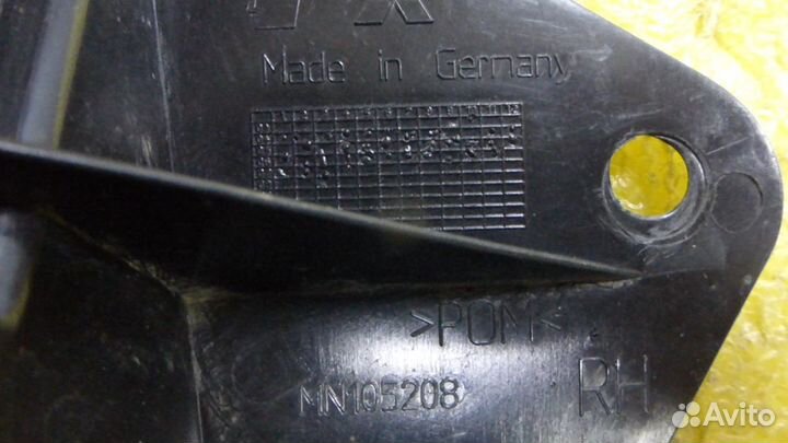 Крепление бампера Mitsubishi Colt праве