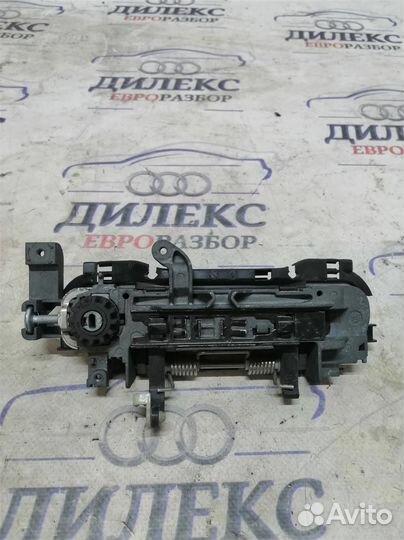 Ручка двери передней наружная правая Audi