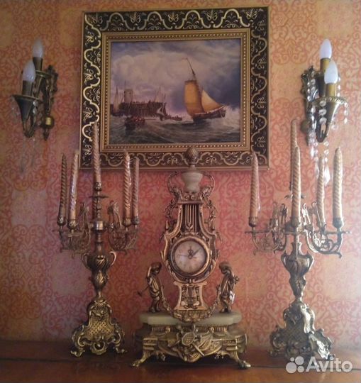 Бронзовые часы с набором