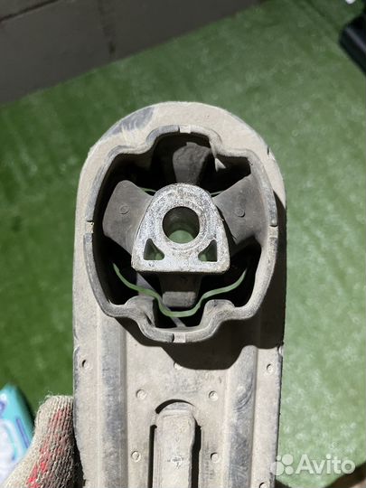 Опора задняя двигателя Renault Logan 1