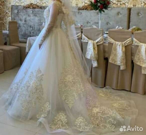 Свадебное платье со шлейфом