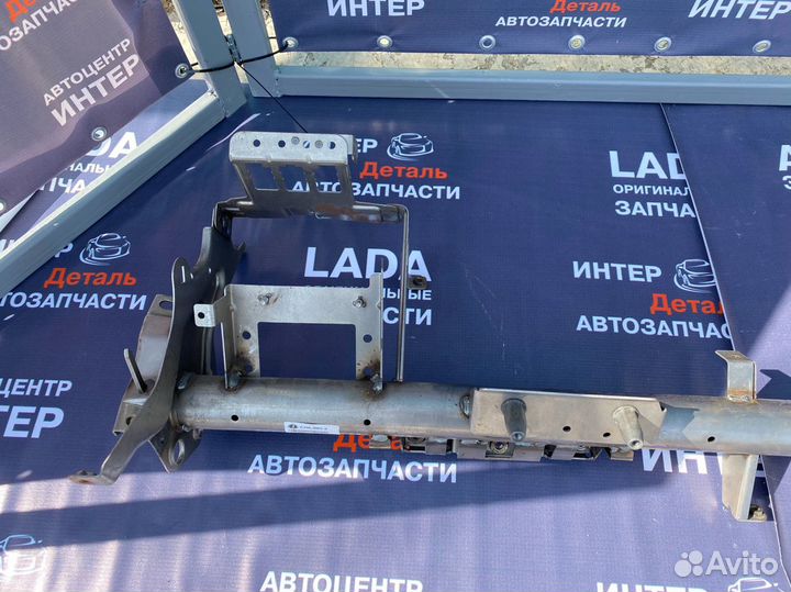 Поперечина панели приборов с кронштейнами в сборе