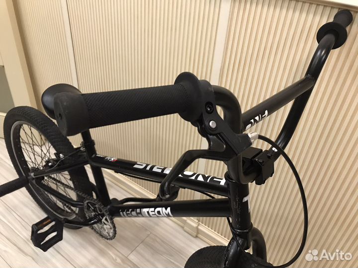 Трюковой велосипед BMX