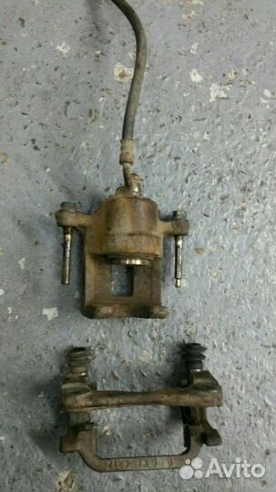 Задний Левый суппорт Инфинити М 35 Y50