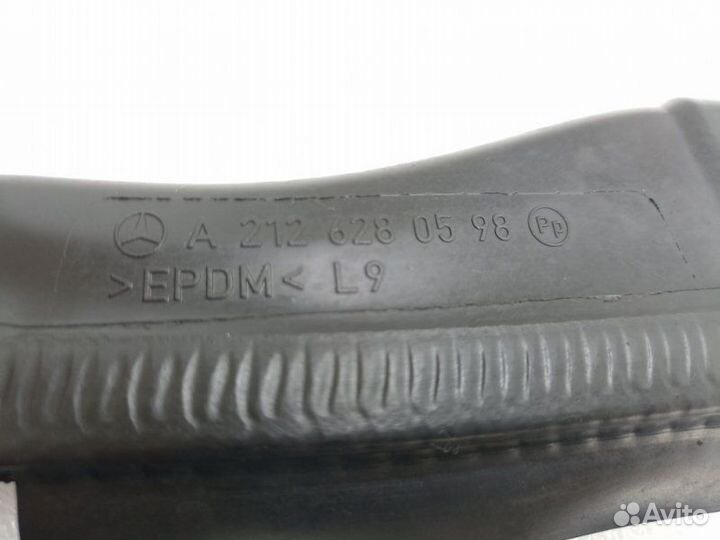 Уплотнитель капота левый Mercedes-Benz E-Class