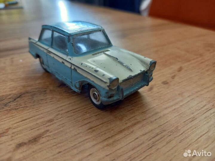 Модель автомобиля Dinky Toys