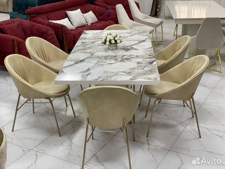 Кухонный стол со стульями