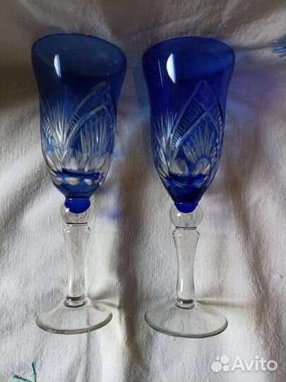 Два старинных фужера синего стекла