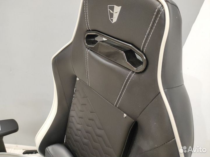 Кресло компьютерное геймерское Tesoro б/у 12673