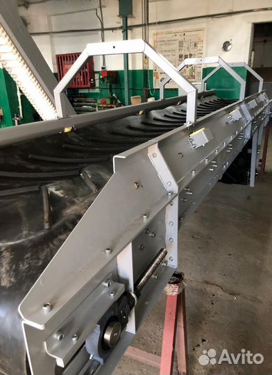 Ленточный конвейер желобчатого типа