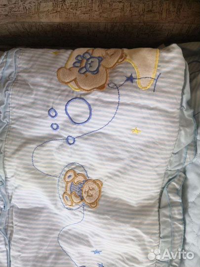 Детское одеяло и подушка в кроватку