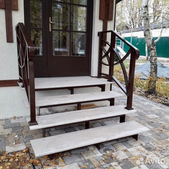 Лестница уличная. Крыльцо