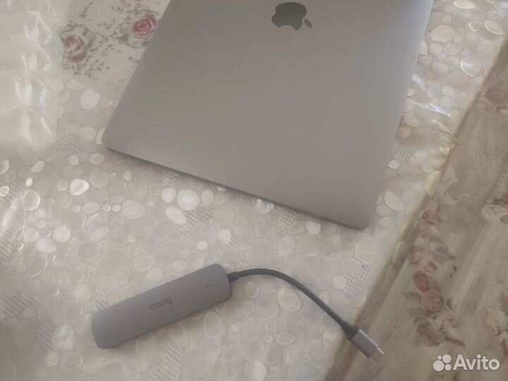 Apple-Macbook pro 15 2017 i7 touch bar 16/512
