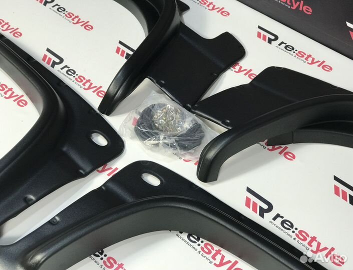 Фендера Suzuki Jimny H2863