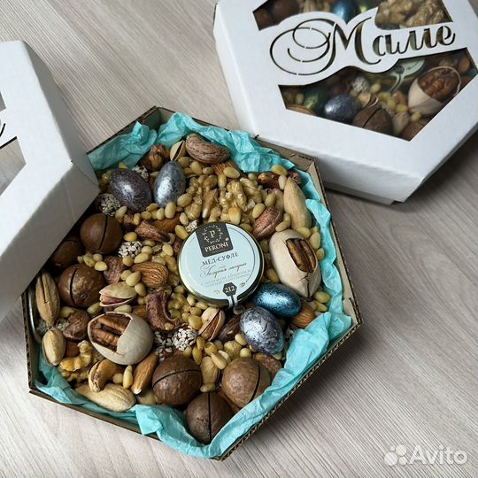 Подарочные коробочки с орешками