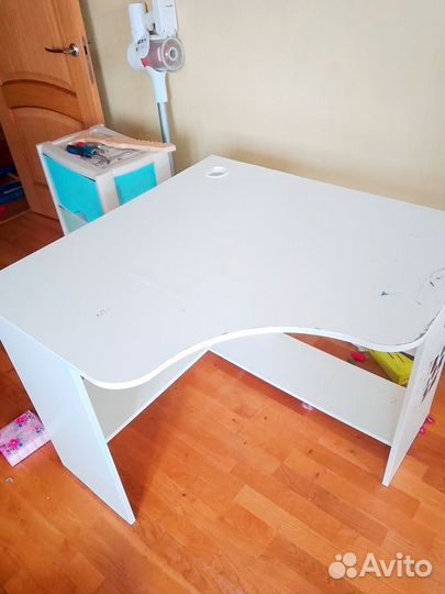 Компьютерный стол