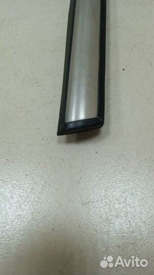 Накладка стекла переднего правого Opel Astra