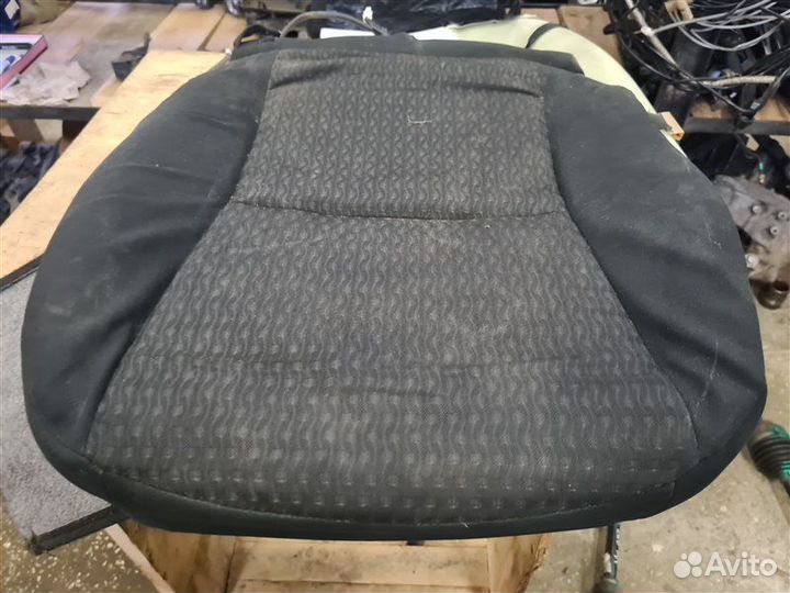 Обшивка сиденья передняя правая Toyota Corolla