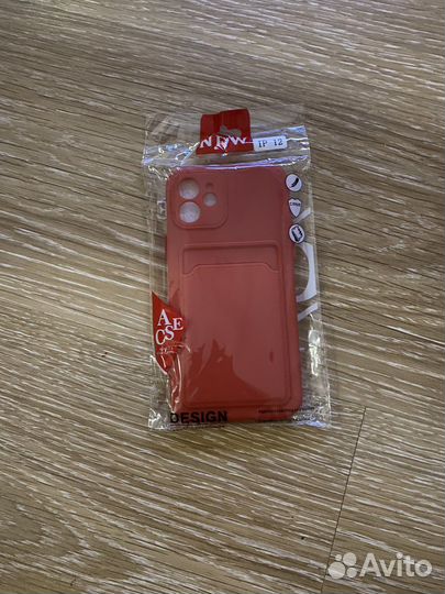 Чехол на iPhone 12 красный