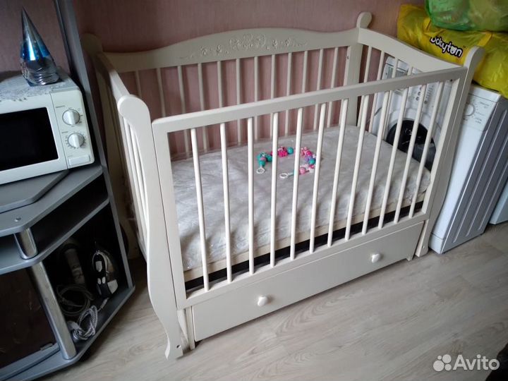 Детская кроватка. Маятник. Бельевой ящик